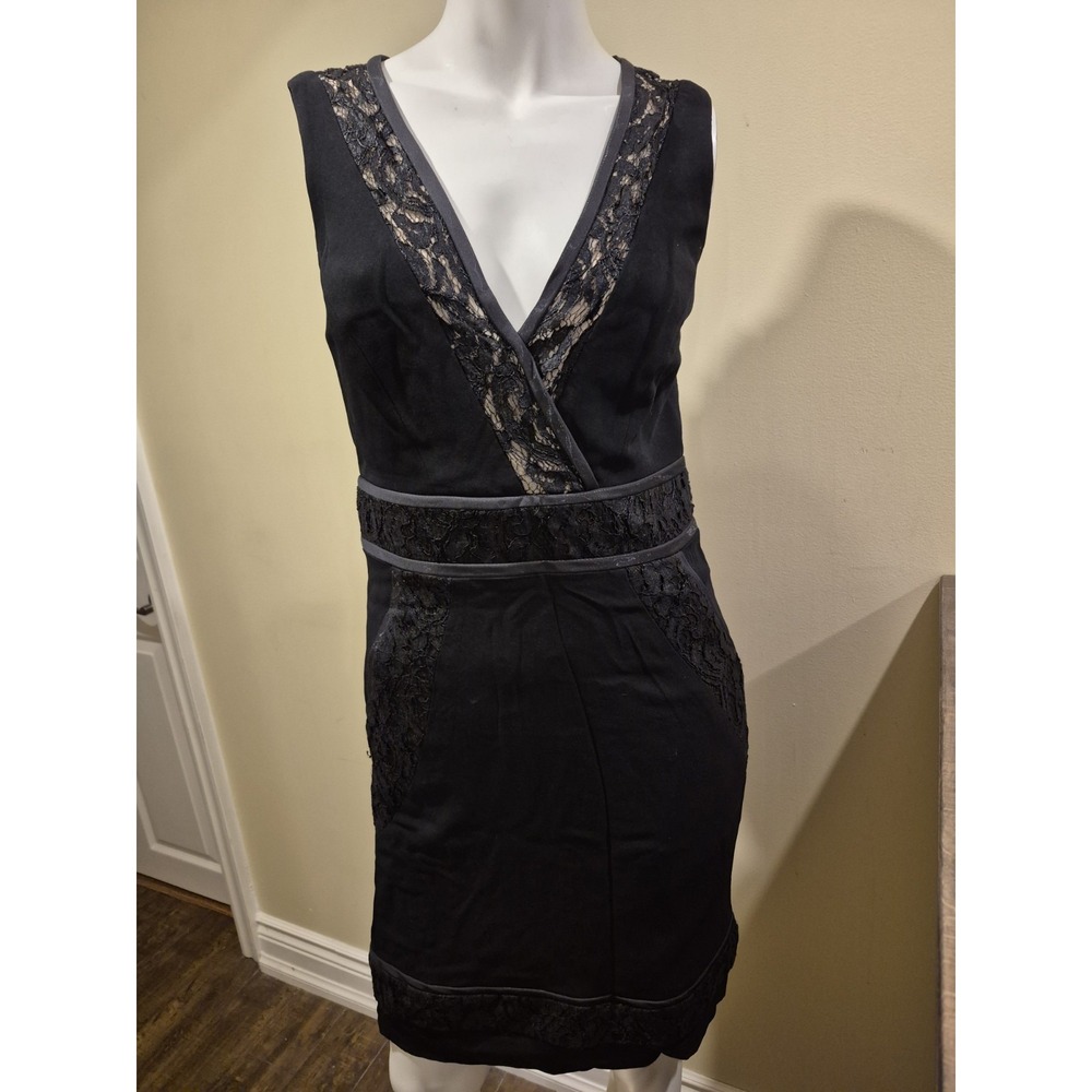 Nicole Miller black v-neck dress with lace accents size 4 EUC